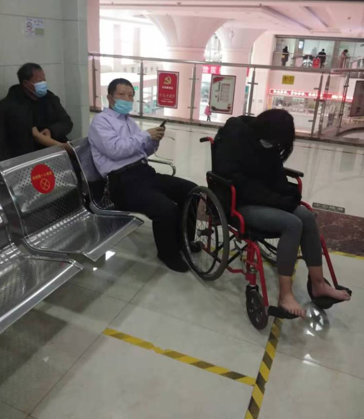 致敬！学生一家四口煤烟中毒昏迷，细心老师破门救回四条命休闲区蓝鸢梦想 - Www.slyday.coM