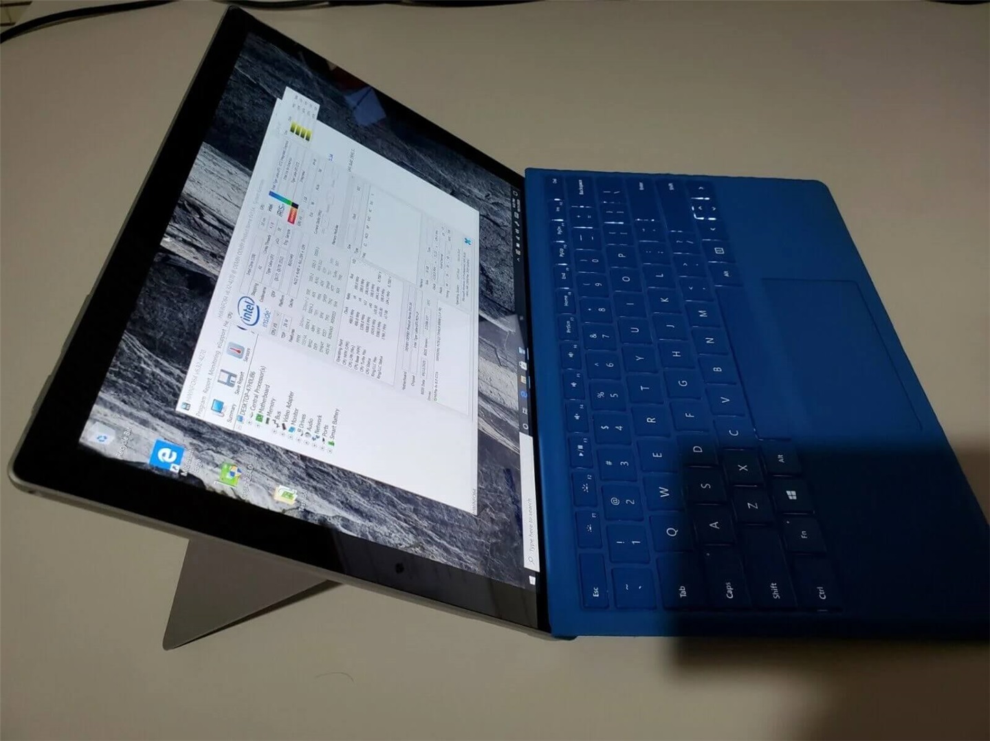 新文档揭示了微软Surface Pro 8的关键功能：将支持LTE连接