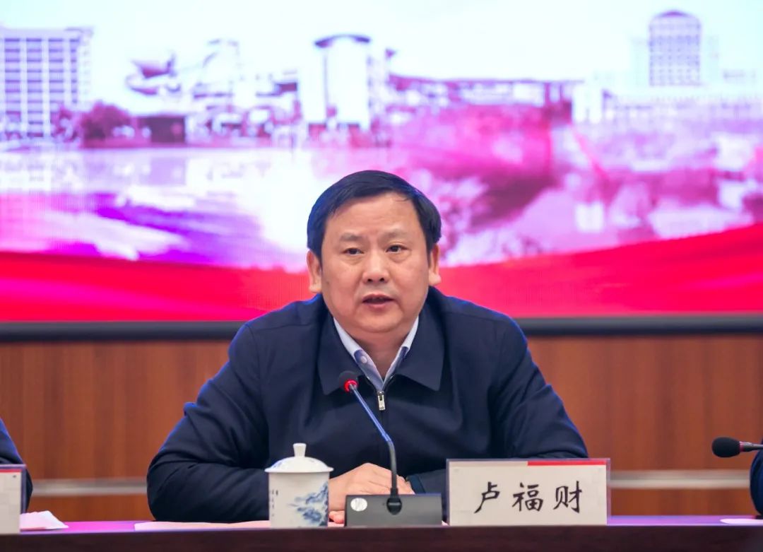 校党委书记卢福财,校长邓辉,校党委副书记朱小理,副校长刘小丽,校纪委