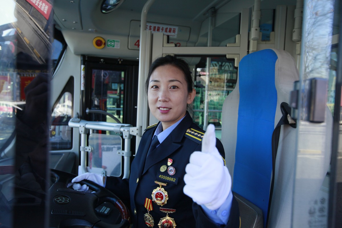 全国劳模常洪霞大1路上的公交名片