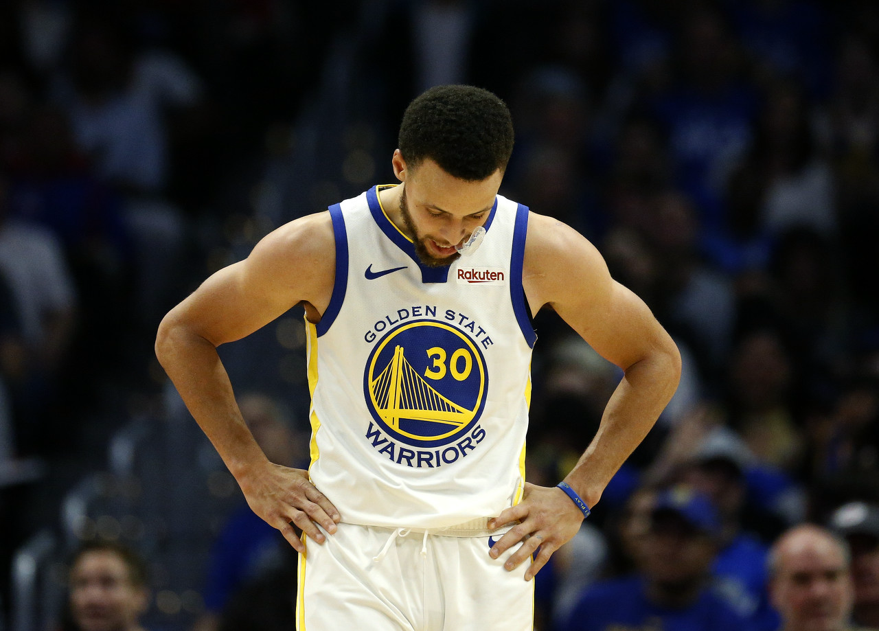 直播吧1月3日讯 今天,著名评论员王猛在社交媒体上谈到了库里本赛季