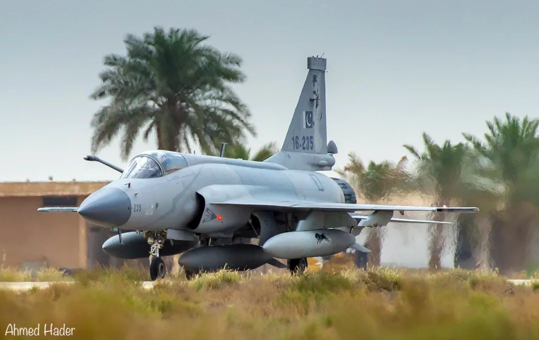 成飞给巴基斯坦送新年礼物了!枭龙3代开始制造,双座型大批交付