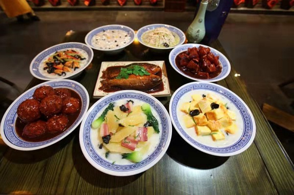 游湿地 逛水街 申城市民乘高铁游盐城