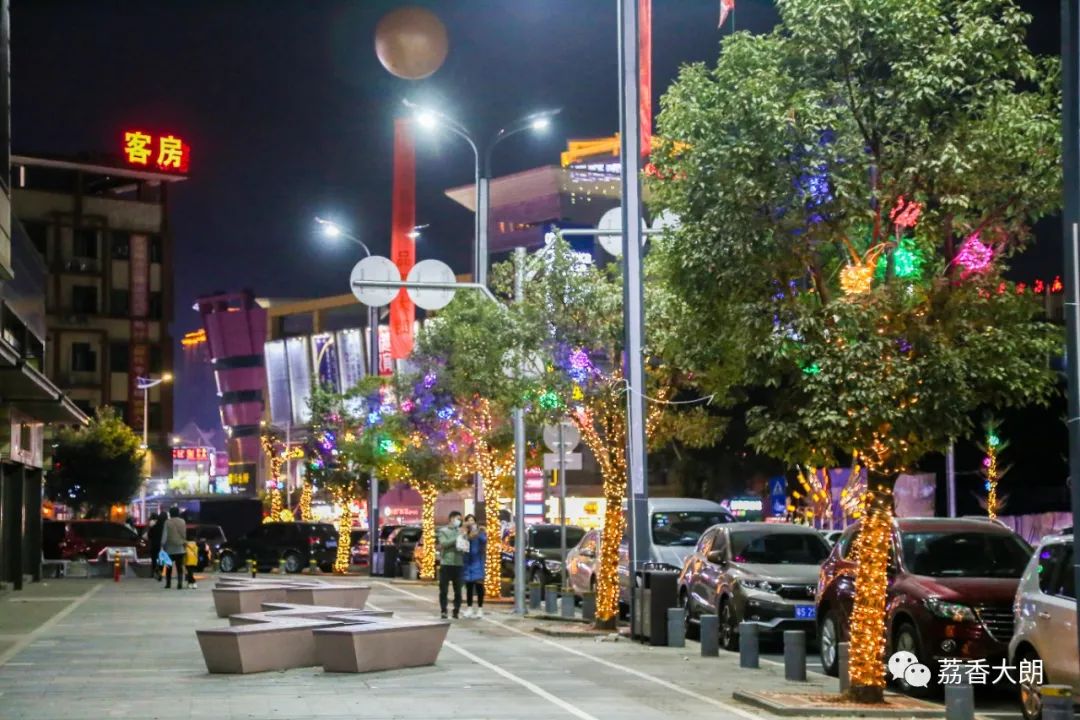 大朗新地标夜景璀璨耀眼惬意迷人!|步行街|灯光|喧嚣_新浪新闻