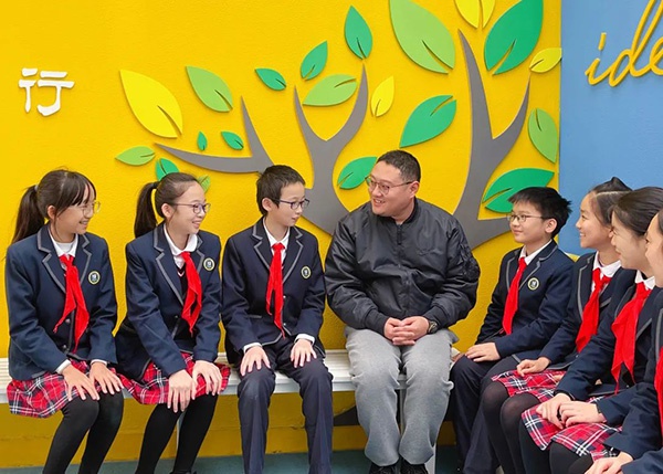 受学生们喜爱的90后体育老师兼班主任闻晓峰老师