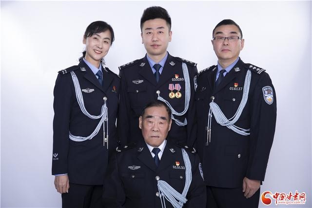首届中国人民警察节 兰州网警王续超：一家三代从警 传承公安荣耀休闲区蓝鸢梦想 - Www.slyday.coM