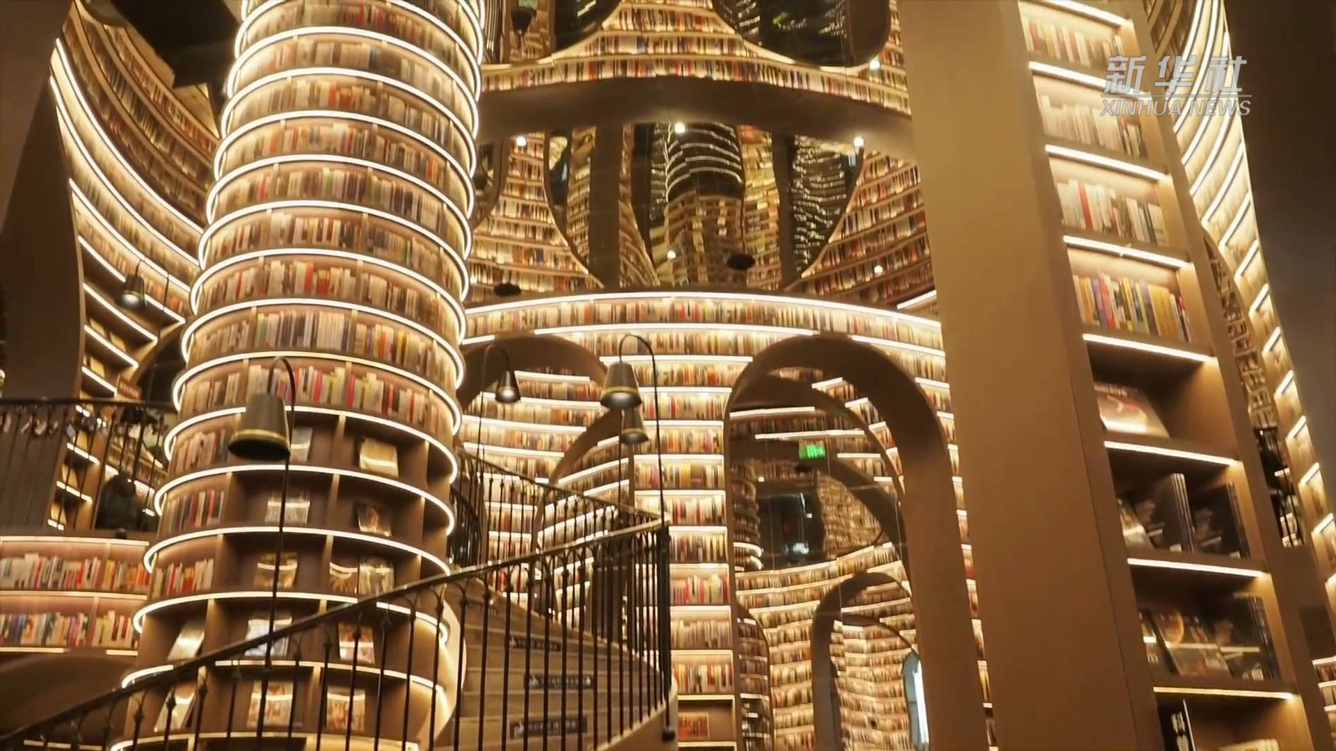 网红书店创造折叠世界|钟书阁_新浪新闻