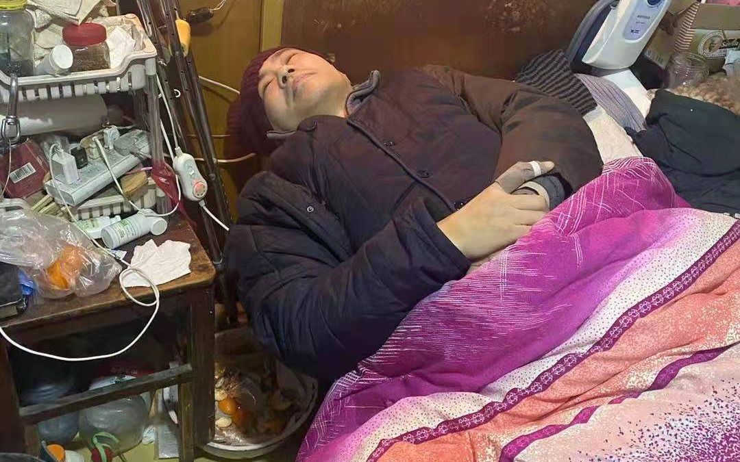 网站上滚动更新的113页无名逝者，是张大勇手工一条一条录入的。