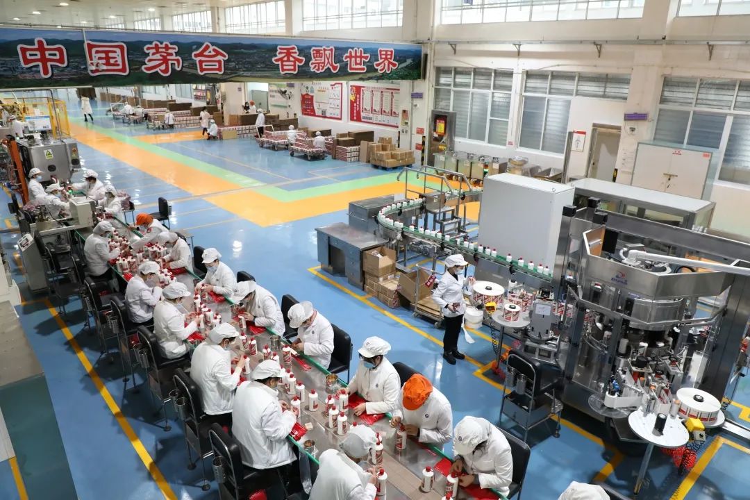 2月17日8时17分,庚子年第一批茅台酒从包装生产线下线,包装,勾贮车间