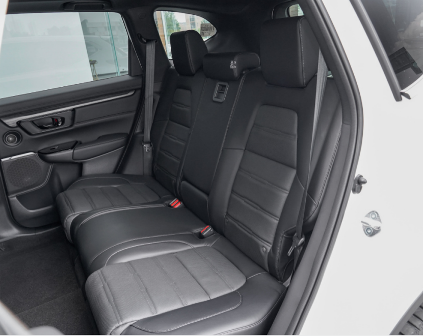 而奇骏标志性的零重力座椅乘坐感则让它有一定程度的加分,但是后排