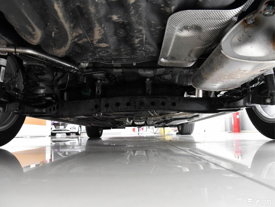 适合工薪族的家用轿车 小哥带你看荣威i5