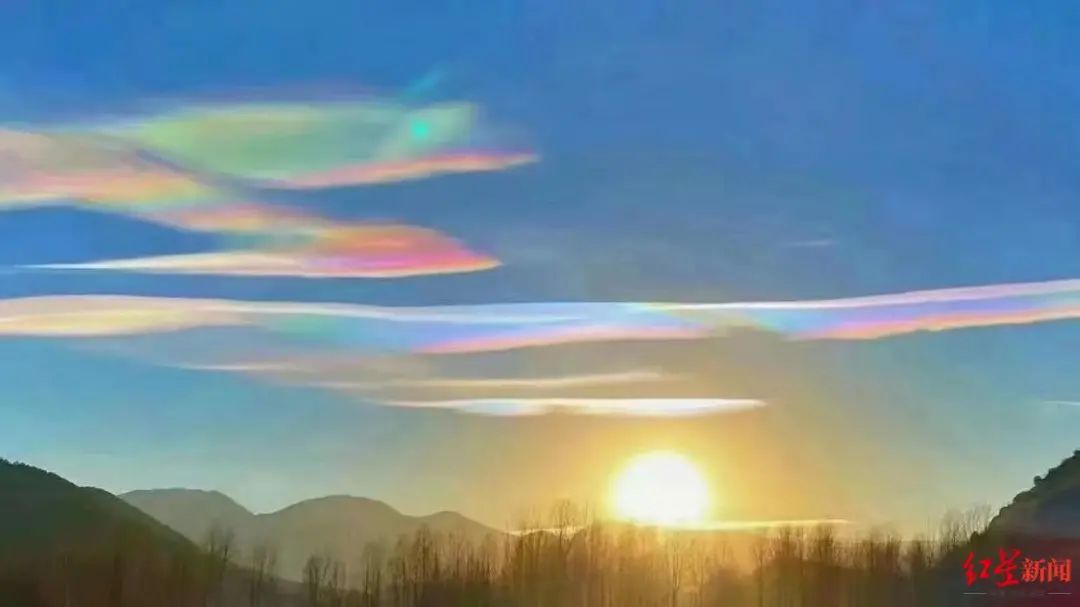 刷屏了真的是七彩祥云