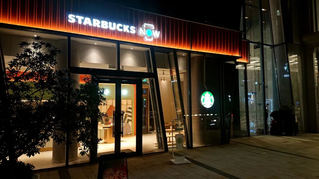 星巴克的"啡快 starbucks now"门店.红餐网摄