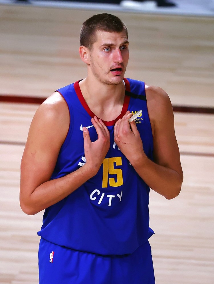 今日图集:赛季至今场均三双 助攻榜第一的男人|约基奇_新浪新闻