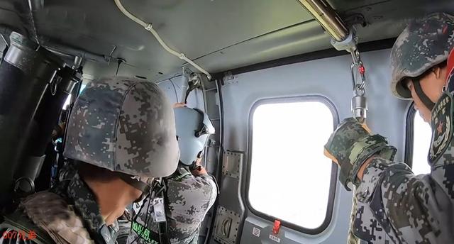 直20飞越布达拉宫驾驶舱首次曝光需要4名飞行员同时驾驶