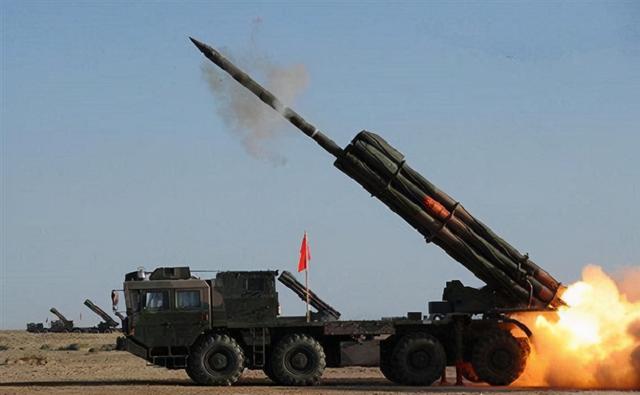 国产箱式远程火箭炮亮相练兵场 威力已超近程战术弹道导弹|火箭炮