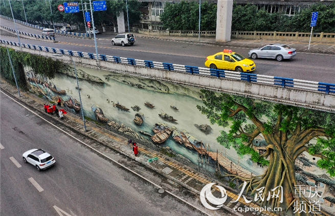 重庆南滨路大型壁画扮靓街头
