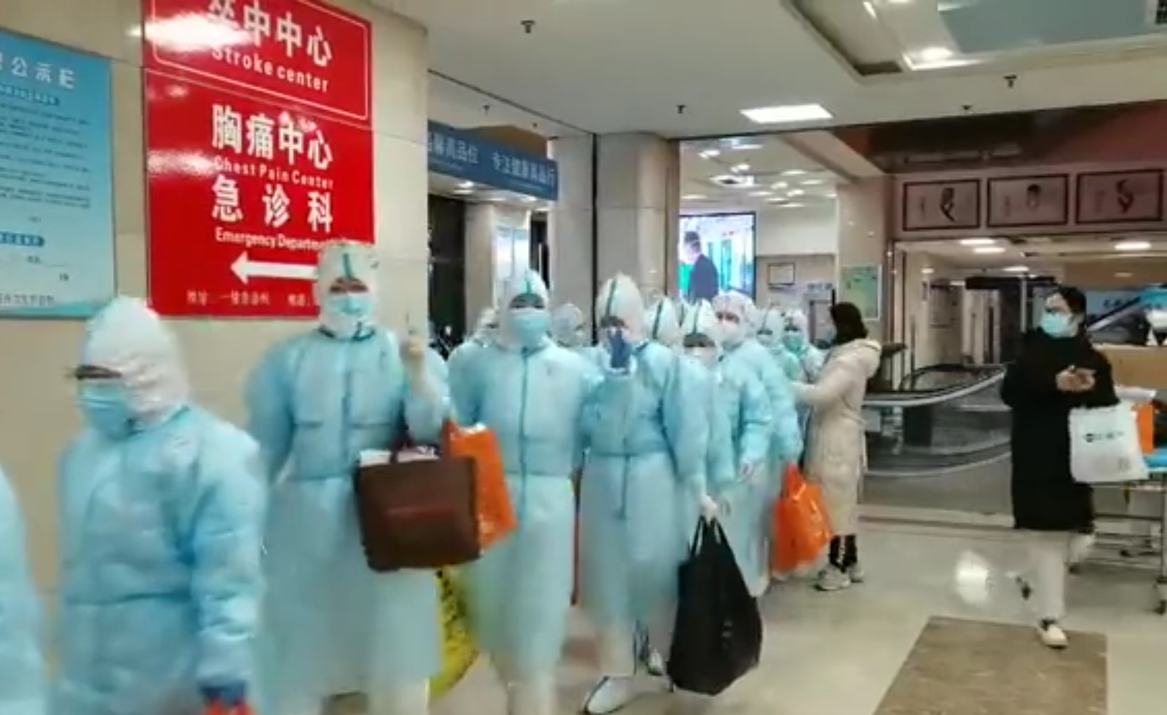 石家庄市三院已经连续派出4批180名医护人员,支援藁城区和长安区核酸检测。