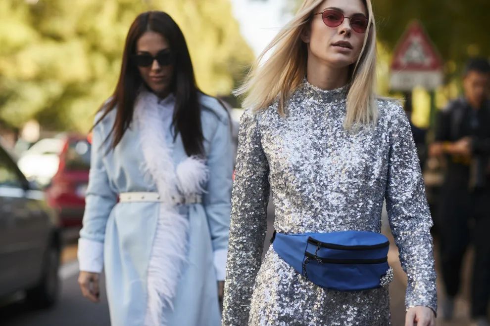 金属风银色单品来袭 就是要闪闪惹人爱|穿搭|时尚|潮流_新浪时尚_新浪