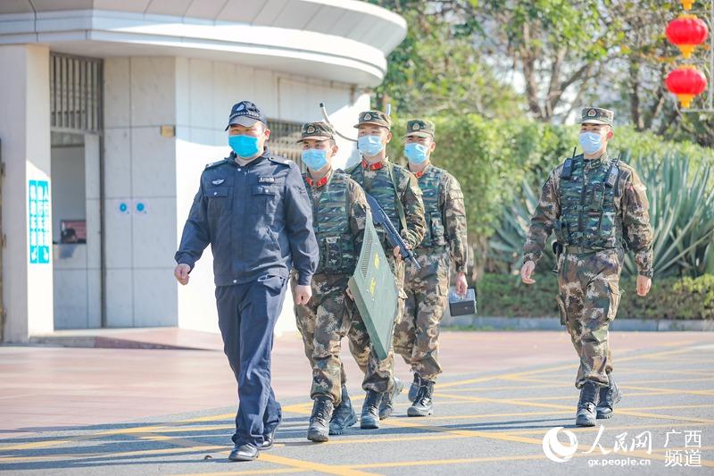 武警防城港支队坚守执勤一线守护驻地安全
