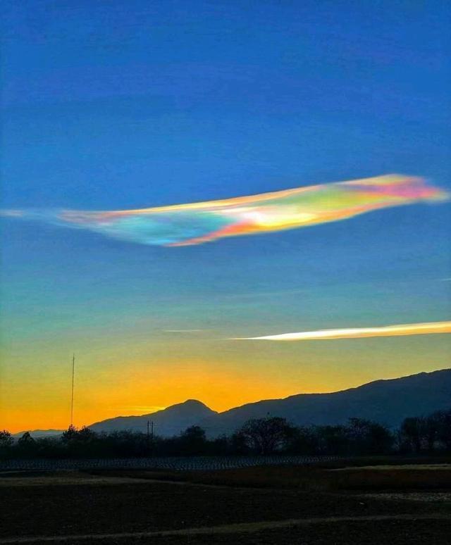 宁静拍到了七彩祥云,配文:紫霞仙子在哪