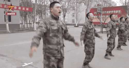 △入伍后的林星竹