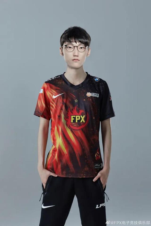 照事件直呼上当,并透露为欢迎牛宝自掏腰包吃龙虾|小天|fpx_新浪新闻