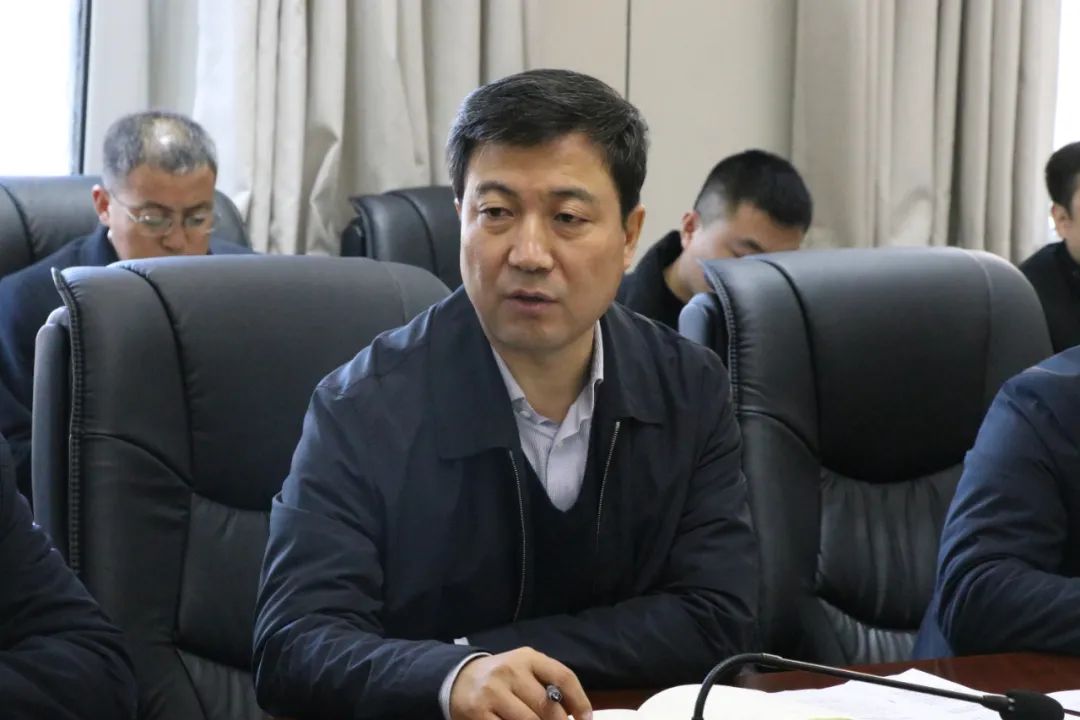 崔亚军主持召开子长市疫情防控专项会议