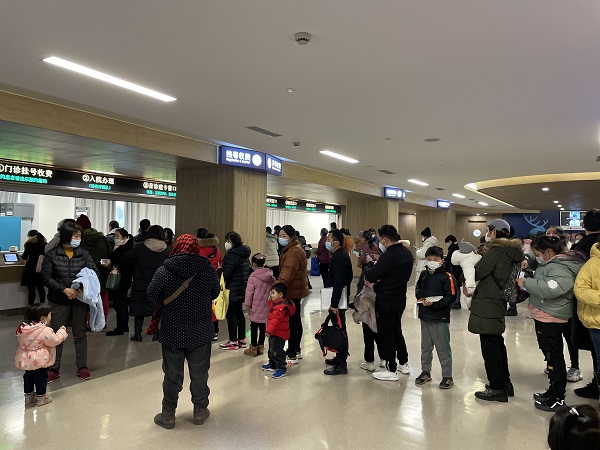 图说:冬季就诊高峰 院方供图(下同)