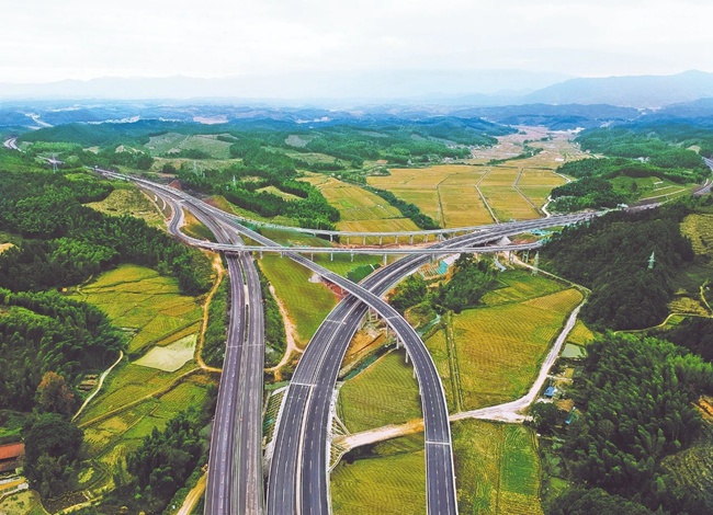 正文  莆炎高速公路三明段是国家重点工程建设项目,也是福建省2020年