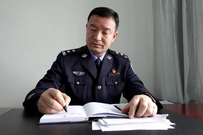 人物专访丨公正执法保安全 真情服务暖民心