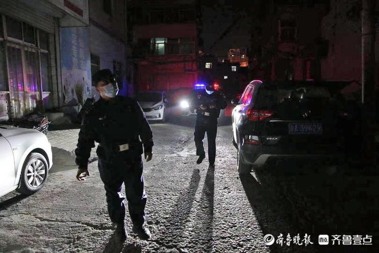 寒冬深夜冷,民警出警在路上
