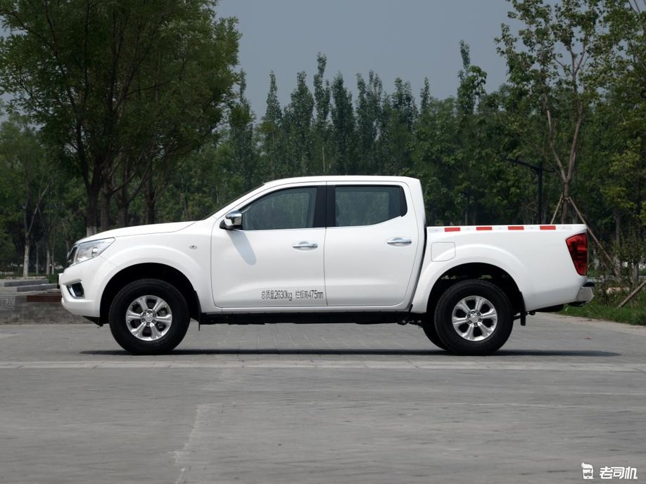 (配图为现款锐骐6(配置|询价)皮卡)2021款纳瓦拉自动挡车型在车顶新增