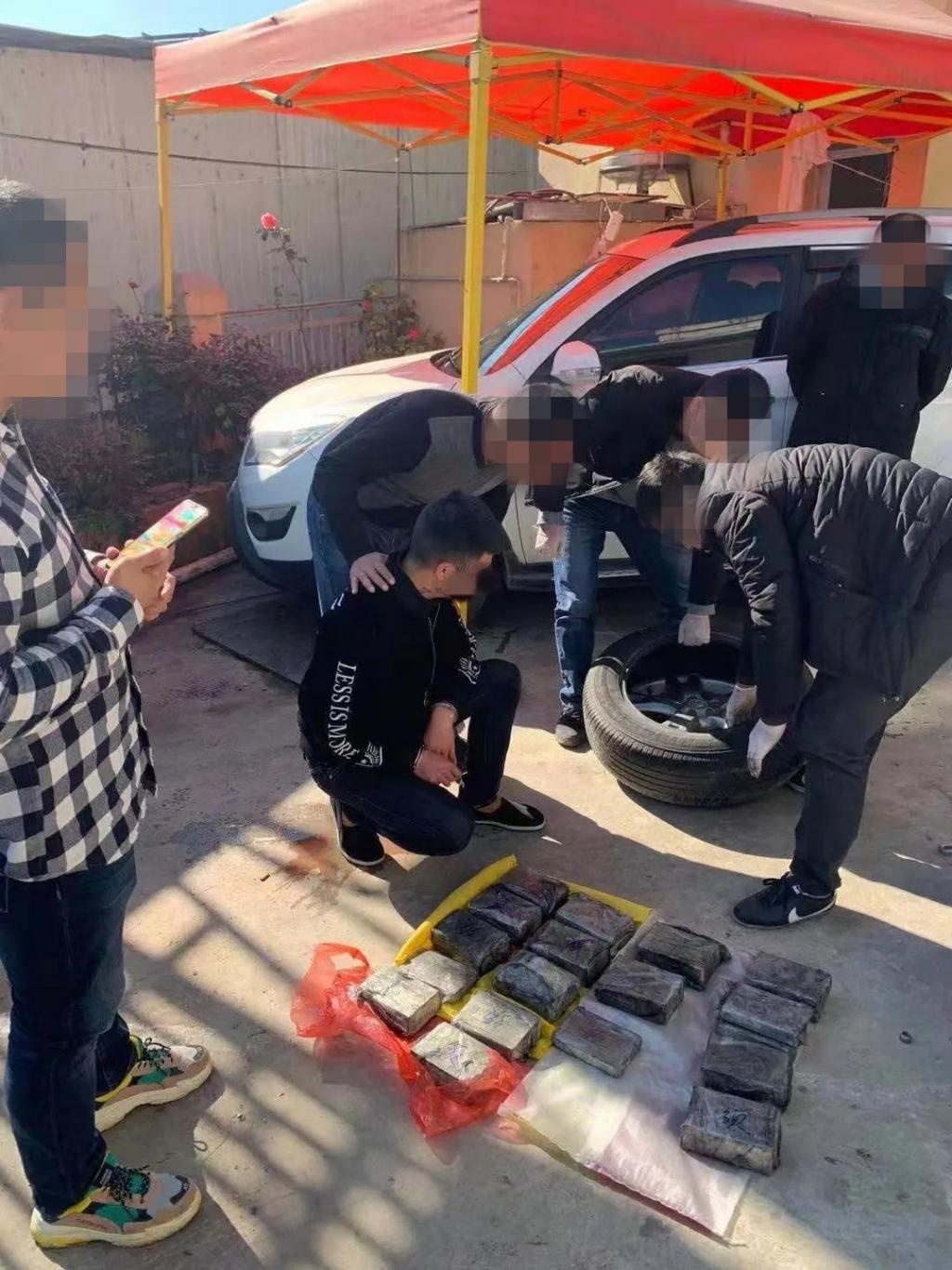 打响新年第一枪兰州警方成功破获一特大贩运毒品案