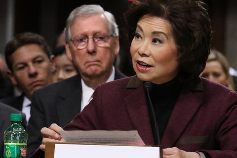 赵小兰与麦康奈尔。（GettyImages）