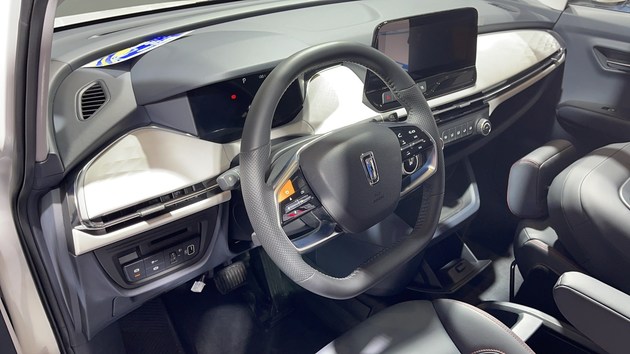 这台纯电mpv主打出行市场图解一汽奔腾e05