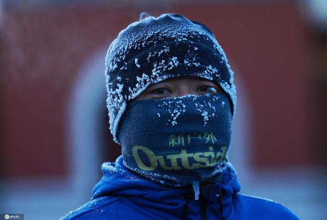 沈阳跑友寒潮中另类爆红 零下27度晨跑变冰人