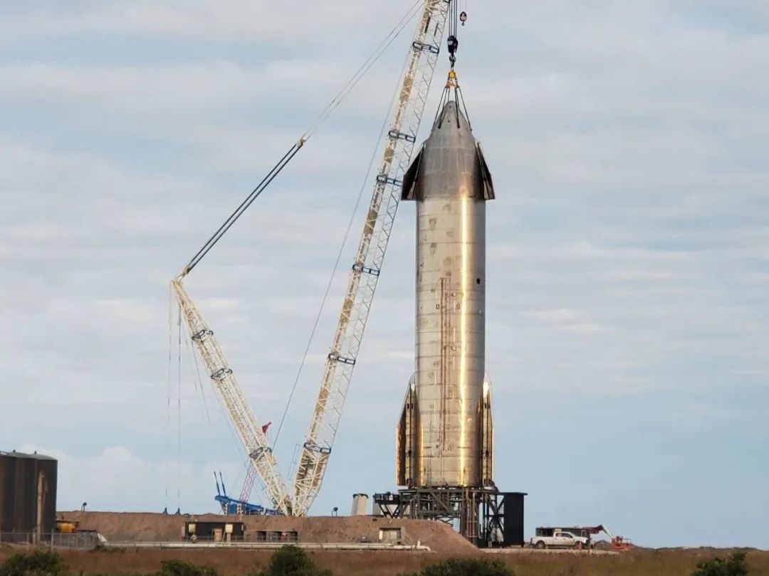 在本次静态点火测试之前,spacex还在上个月底对sn9