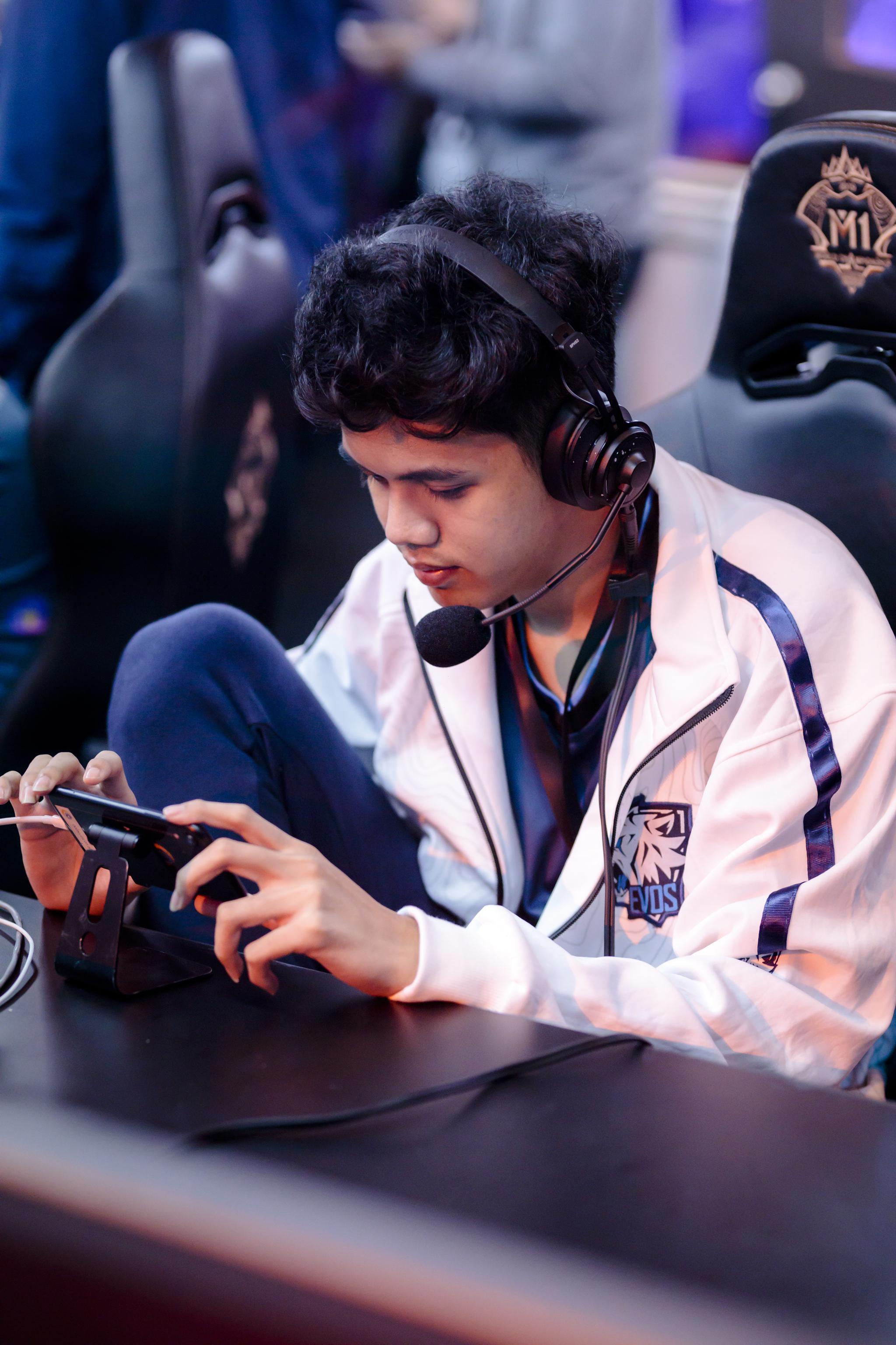 上海电竞主导东南亚市场:印尼总统是粉丝,帕奎奥成游戏英雄|_新浪财经