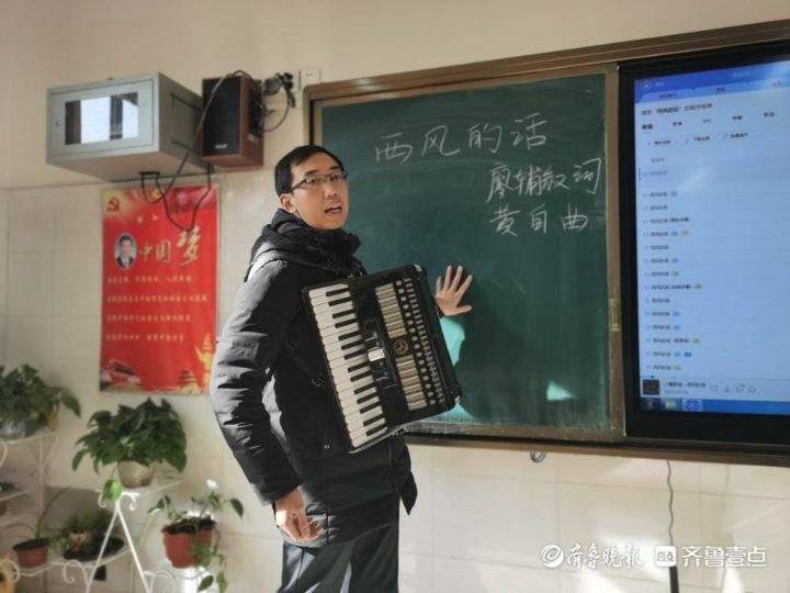 学生误吞文具零件险些窒息 泰安老师海姆立克法20秒成功施救