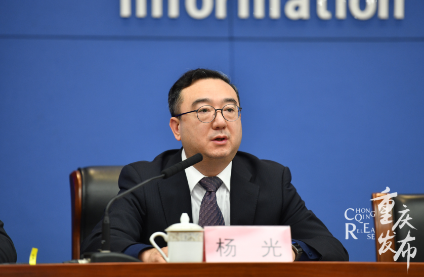 杨光回答记者提问 邹乐 摄