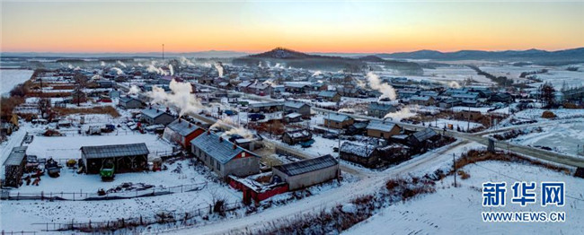 黑龙江省双鸭山市饶河县西林子乡小南河村日出时的景色(2020年12月30
