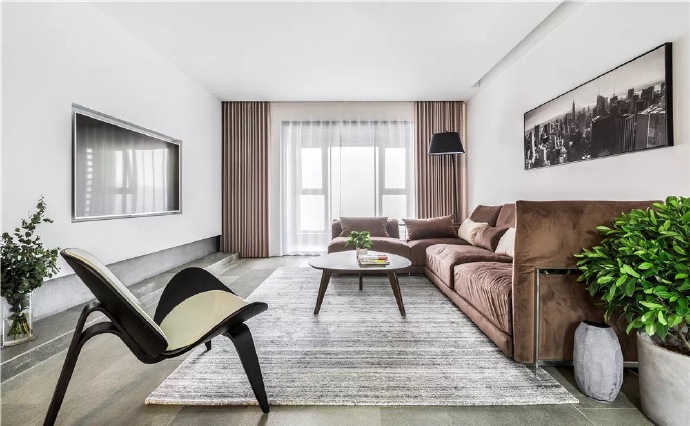 吊顶采用平顶的形式,整个空间更加简单.