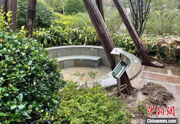 四川自贡:四名游客泡温泉触电受伤 初步查明系电源线路故障所致