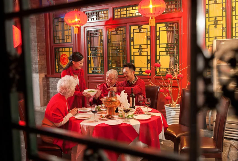 广东疾控中心提醒:家庭聚餐控制在10人以下