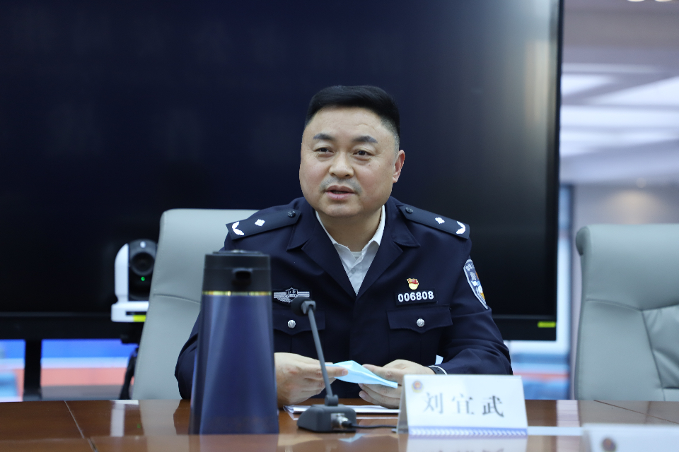 走失的61岁老人终于找到了!家属向济南市公安局送去锦旗