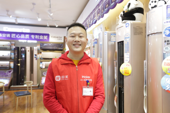 沈阳国美员工坚守岗位,过年不打烊!