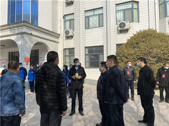 奎文区领导赴潍坊中学慰问新疆部学生