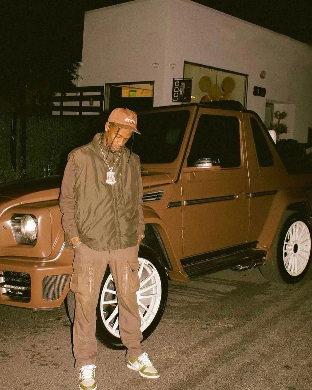 travis scott又穿天价耐克dunk!抢劫他的鞋柜,要判几十年?|nike|dunk|