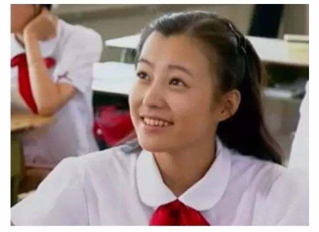 2000年,郝蕾从上戏毕业,因饰演《少年黄飞鸿》里十三姨一角大放异彩